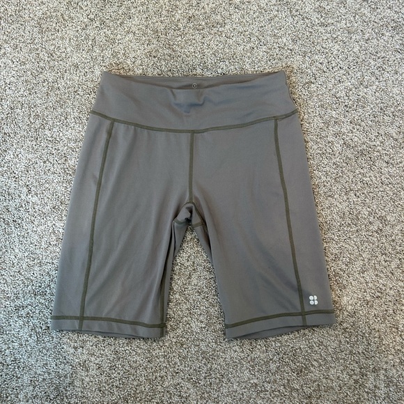 Sweaty Betty Pants - Sweaty Betty All Day Olive/Army Green Bike Shorts. Yoga. Athleisure. Pilates. S
